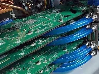 液冷服務(wù)器出現(xiàn)漏水漏液如何實(shí)現(xiàn)報(bào)警？